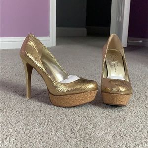 Jessica Simpson Gold Pumps